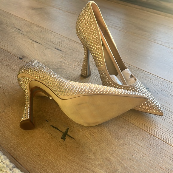 A must have for the holidays! - Picture 2 of 5